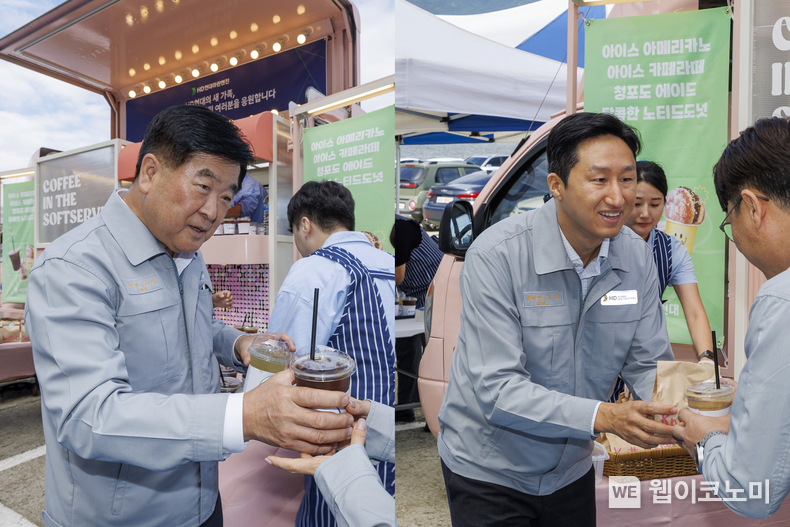 HD현대 권오갑 회장과 정기선 부회장이 24일(화) HD현대마린엔진 창원공장을 찾아 한 가족이 된 축하의 의미를 담아 직원들에게 직접 커피와 도넛 등 간식을 나눠주고 있다. / 2024.09.24 (출처: HD현대)