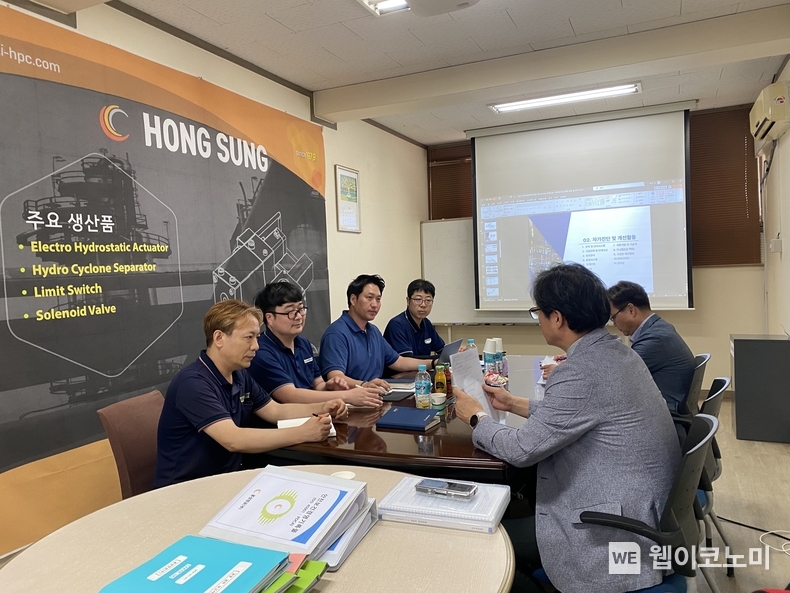 홍성정공 관계자들이 품질경영 컨설팅을 받고 있는 모습. / 2024.09.25 (출처: 한국동서발전)