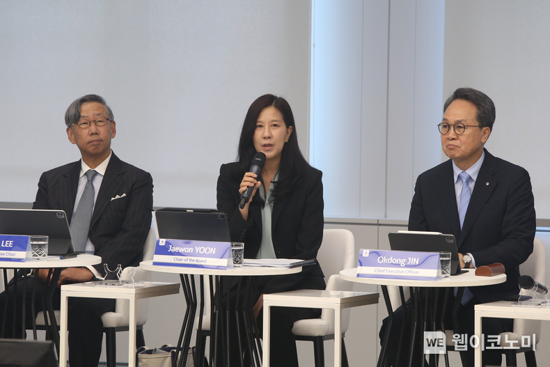 신한금융지주회사 이사회(의장 윤재원)는 26일 오후 서울시 여의도에 위치한 신한투자증권 본사에서 국내외 기관투자자들을 초청해 ‘라운드테이블’ 미팅을 가졌다. / 2024.09.27 (출처: 신한금융지주)