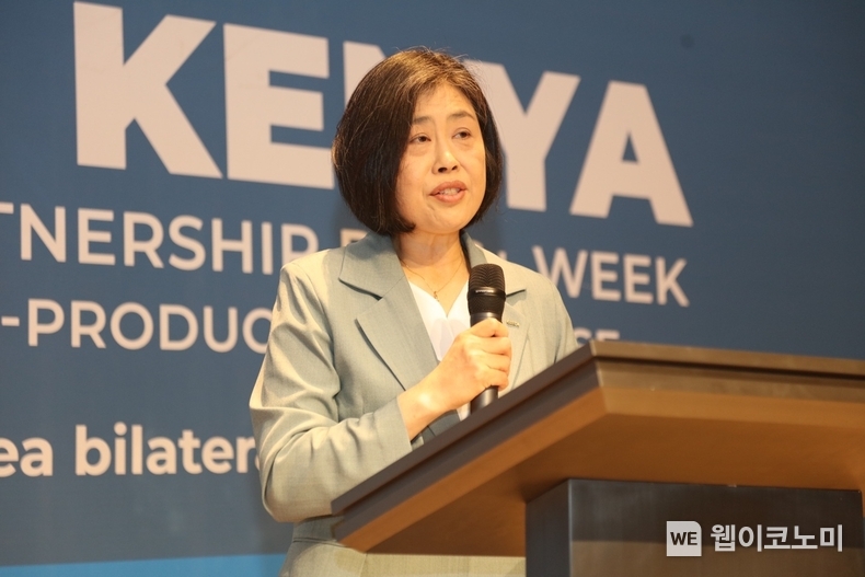 산업부와 KOTRA가 10월 1일 케냐 나이로비 JW 메리어트 호텔에서 개최한 ‘2024 한-케냐 파트너십 플러스 위크’에서 김명희 KOTRA 아프리카지역본부장이 개회사를 하고 있다. / 2024.10.02 (출처: KOTRA)