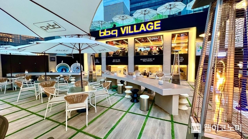 BBQ가 'BBQ 빌리지 청계광장점’에서 치킨과 위스키를 함께 맛볼 수 있는 페어링(Pairing) 행사를 진행한다. / 2024.10.25 (출처: BBQ)
