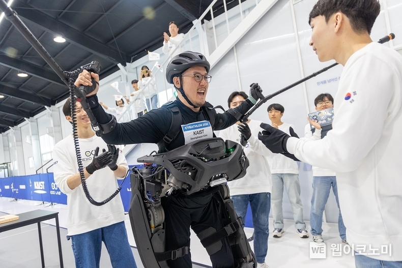 션 통과 후 환호하는 김승환 선수 / 2024.10.28 (출처: KAIST)