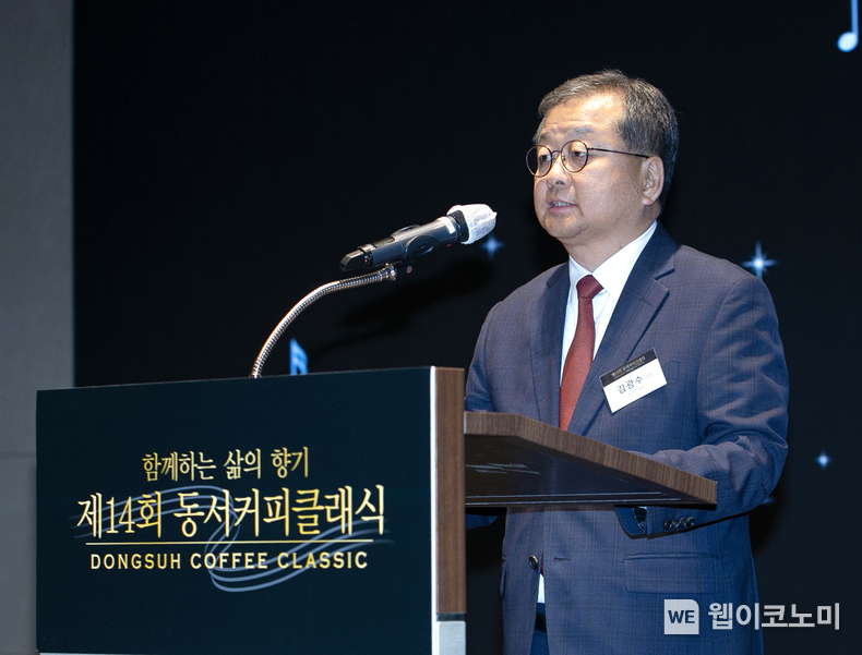 지난 30일 대전예술의전당 아트홀에서 열린 ‘제14회 동서커피클래식’ 공연에 앞서 김광수 동서식품 사장이 인사말을 하고 있다. / 2024.10.31 (출처: 동서식품)