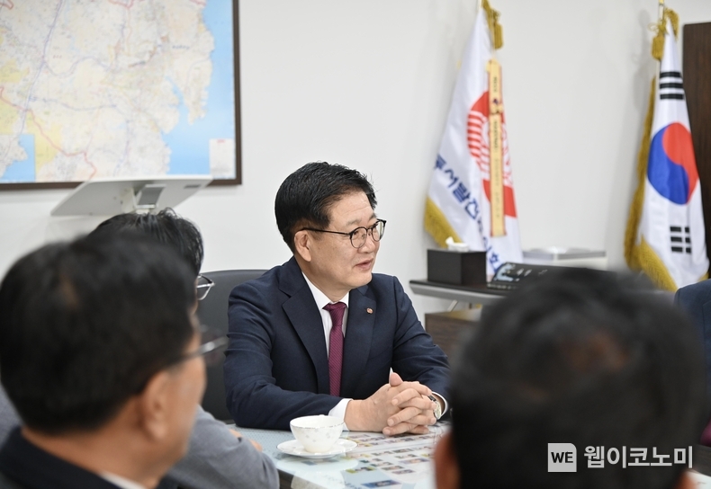 권명호 사장이 취임 후 집무실에서 간담회를 가지는 모습 / 2024.11.04 (출처: 한국동서발전)