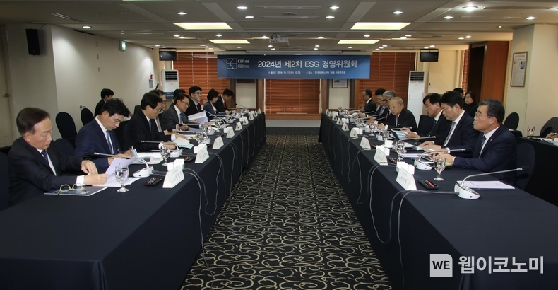 한용빈 현대차 부사장, 신현우 한화 사장, 박승희 삼성전자 사장, 손경식 경총 회장, 이한상 한국회계기준원 원장, 이형희 SK 수펙스추구협의회 사장, 이수미 OCI 홀딩스 부사장, 김경한 포스코홀딩스 부사장 / 2024.11.13 (출처: 한국경영자총협회)