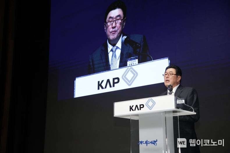 안정구 자동차부품산업진흥재단 이사장이 한국 자동차산업의 ESG 경영과 미래 모빌리티 전략을 위한 세미나에서 환영사를 하고 있는 모습 / 2024.11.26 (출처: 자동차부품산업진흥재단)