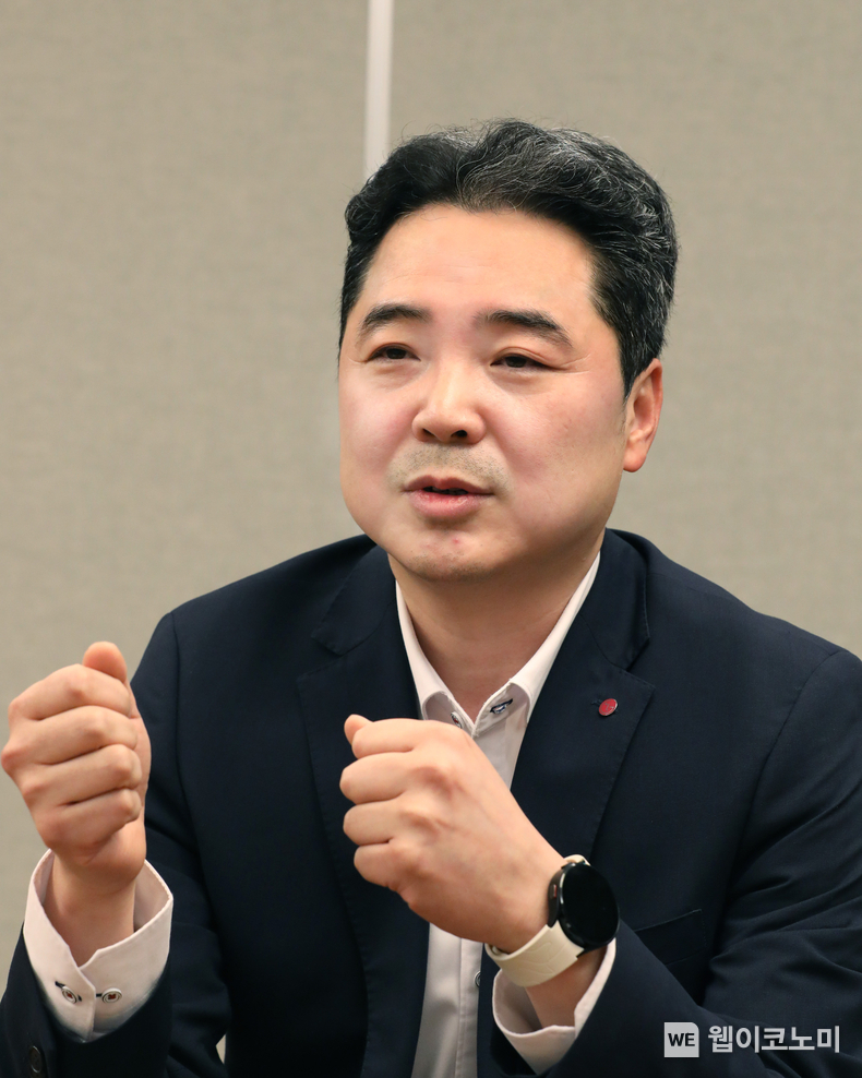LG유플러스가 AX 컴퍼니로 도약을 가속화하기 위해 내년 1월 7일부터 10일까지 나흘간 미국 라스베이거스에서 열리는 ‘CES 2025’에 임직원 참관단을 파견한다. 사진은 이상엽 LG유플러스 CTO. / 2024.12.30 (출처: LG유플러스)