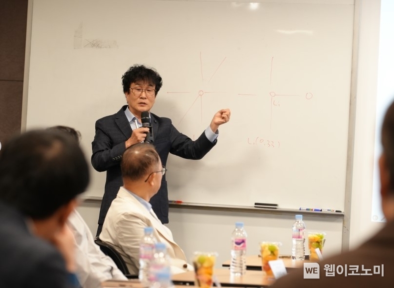 한국기초과학지원연구원 김양수박사 리튬이차전지의 음극재 원천기술 설명회. / 2024.12.31 (출처: 한국기초과학지원연구원)