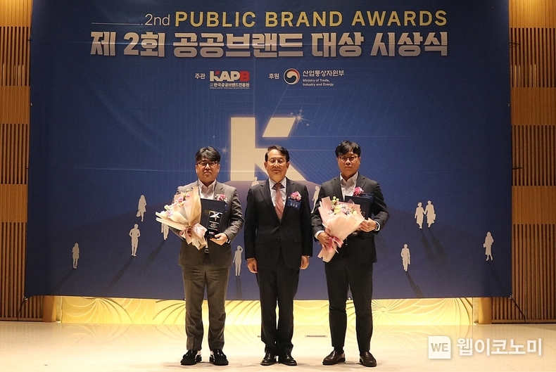 대홍기획 김선태 캠페인전략3본부장, 한국공공브랜드진흥원 김유경 원장, 롯데칠성음료 윤종혁 주류마케팅본부장 / 2024.12.02 (출처: 롯데칠성음료)