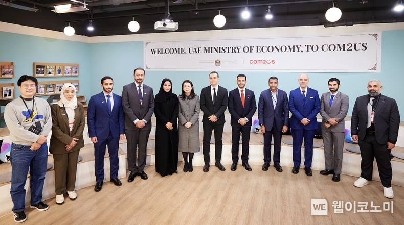 컴투스 그룹 방문한 UAE 경제부 대표단 (왼쪽에서 다섯번째 ‘알리아 알 마즈루이’ UAE 기업가정신 특임장관) / 2024.12.16 (출처: 컴투스)