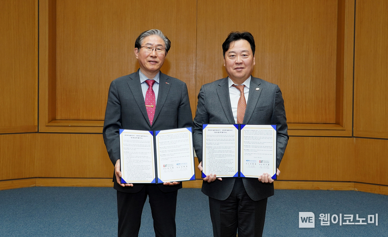 (왼쪽부터) GIST 임기철 총장, KETI 신희동 원장 / 2024.12.23 (출처: 광주과학기술원)