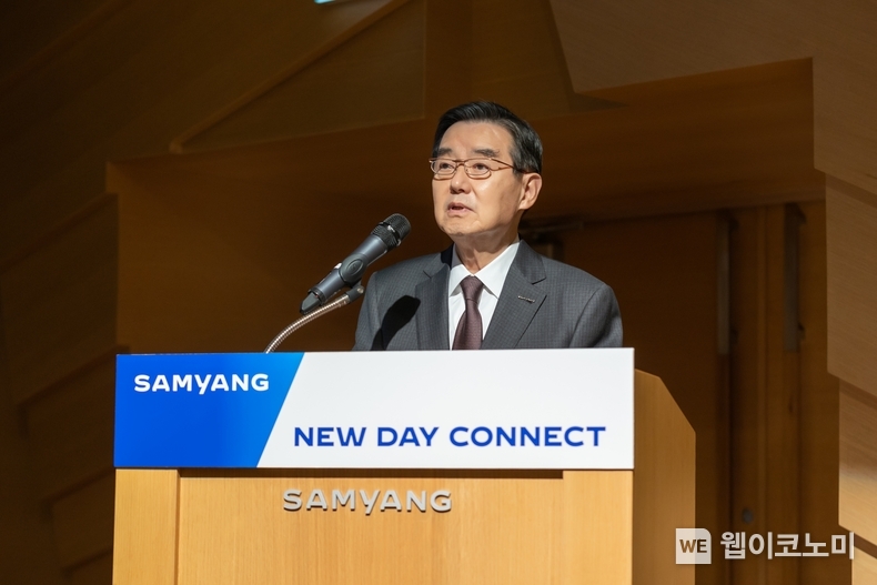 2일 판교 디스커버리센터에서 열린 ‘2025년 삼양 NEW DAY CONNECT’에서 삼양홀딩스 김윤 회장이 임직원들에게 신년 메시지를 전하고 있다. / 2025.01.02 (출처: 삼양그룹)