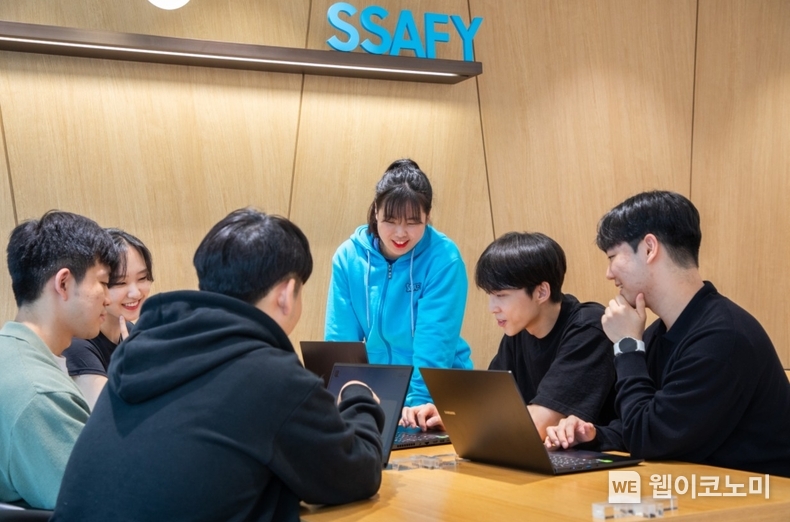 삼성청년SW아카데미(SSAFY) 교육생들이 생성형 AI, 로봇 관련 협업 프로젝트를 진행하고 있다. / 2025.1.24 (출처: 삼성전자)