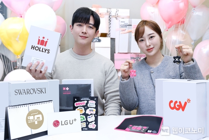 LG유플러스의 멤버십 혜택인 '유플투쁠'을 통해 할인 혜택을 받은 고객이 누적 800만명을 넘어섰다. 사진은 LG유플러스 직원들이 유플투쁠을 소개하는 모습. / 2025.02.02 (출처: LG유플러스)