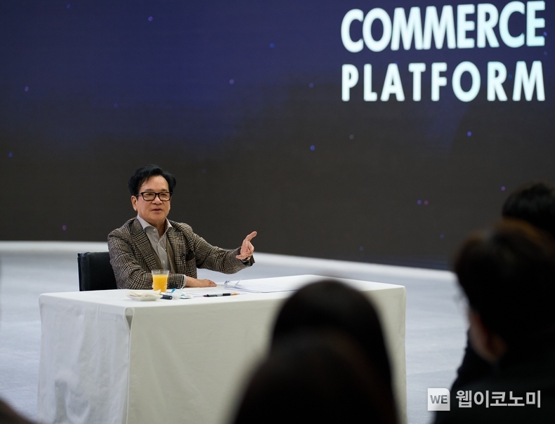 CJ그룹 이재현 회장이 지난 7일 서울 서초구 CJ온스타일 본사에서 직원들을 만나 격려하고 있다. / 2025.02.10 (출처: CJ그룹)