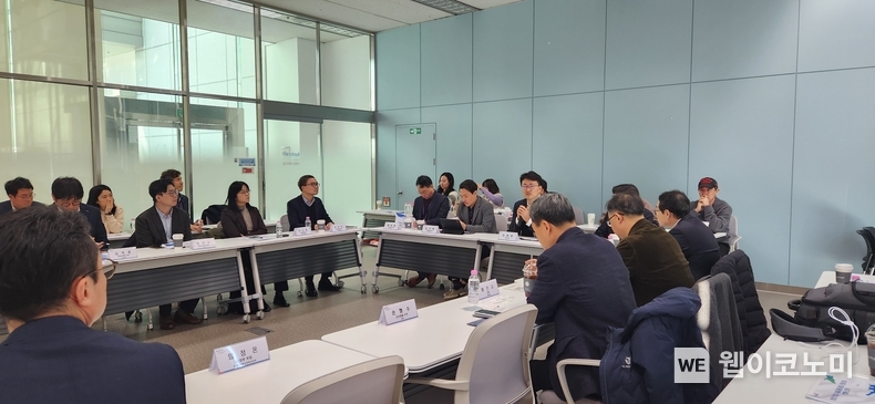 KOTRA(사장 강경성) 방산물자교역지원센터는 이달 13일 서울 KOTRA 본사에서 ‘방산수출 협력사 금융지원 간담회’를 개최했다. 사진은 당일 행사장의 모습. / 2025.02.13 (출처: KOTRA)