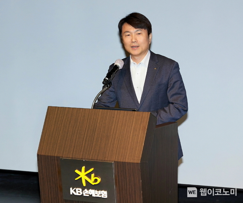 KB손해보험(대표이사 사장 구본욱)이 17일 오전, 서울 강남구 역삼동에 위치한 KB아트홀에서 ‘고객중심경영’ 실천 다짐 발대식을 진행하며, 고객 중심 경영 실천 의지를 다졌다. / 2025.02.17 (출처: KB손해보험)