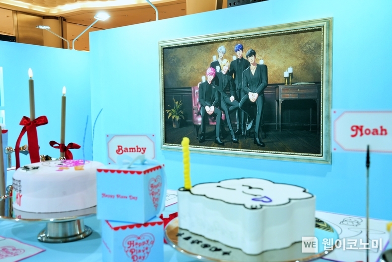 잠실 롯데월드몰 1층 아트리움에서 진행하는 '플레이브' 데뷔 2주년 기념 팝업 전경 / 2025.03.09 (출처: 롯데쇼핑)