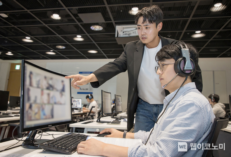  2024년 10월 삼성전자 인재개발원(경기도 용인)에서 삼성전자 감독관이 삼성직무적성검사(GSAT) 응시자를 대상으로 예비 소집을 진행하는 모습. / 2025.03.09 (출처: 삼성전자)