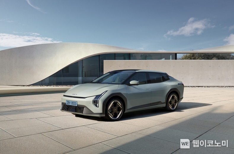 기아가 ‘더 기아 EV4(The Kia EV4)’의 사양 구성과 가격을 공개하고 11일 계약을 시작했다. 사진은 더 기아 EV4 외장. / 2025.03.11 (출처: 기아)