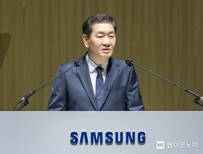 삼성전자는 주주총회에서 사업전략을 공유하고 주주와의 대화 시간을 가졌다. 삼성전자가 19일 경기도 수원시 수원컨벤션센터에서 주주, 기관투자자, 경영진이 참석한 가운데 제56기 정기 주주총회를 개최했다. / 2025.03.19 (출처: 삼성전자)