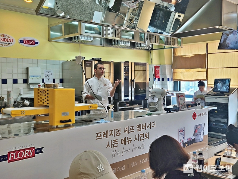 롯데웰푸드 ‘글로벌 셰프 초청 베이킹 시연회’에서 시연을 보인 ‘제레미 볼레스터’ 셰프. (출처: 롯데웰푸드) / 2025. 06. 02