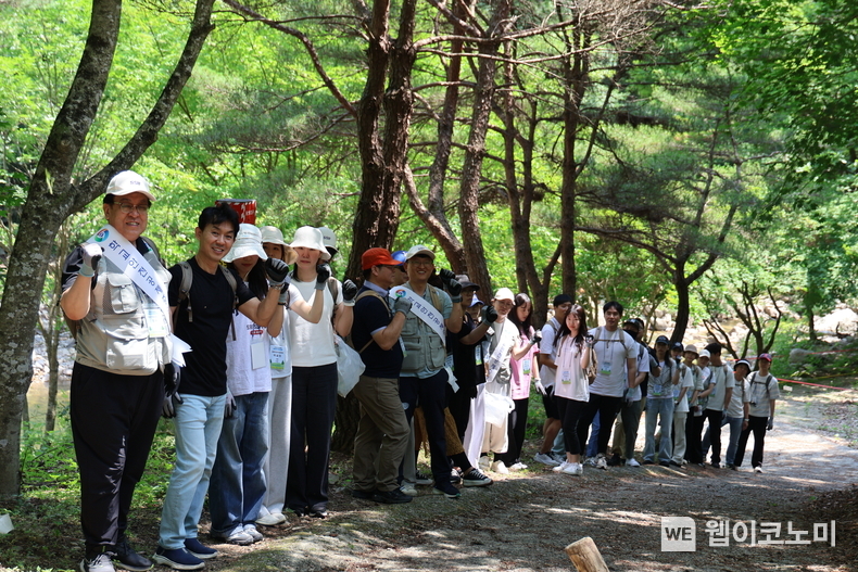 학교안전공제중앙회는 ‘2025년 시·도학교안전공제회 직원 대상 힐링연수 및 봉사활동’을 실시했다. 왼쪽 정훈 이사장. (출처: 학교안전공제중앙회) / 2025. 06. 20