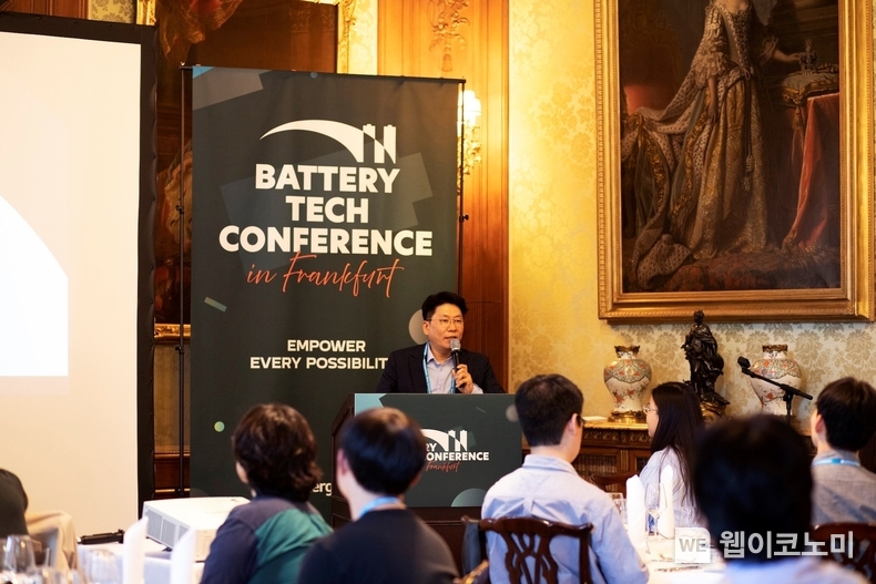 LG에너지솔루션 CEO 김동명 사장이 글로벌 인재 채용 행사 'BTC in 프랑크푸르트'에서 발표하고 있다. (출처: LG에너지솔루션) / 2025.06.23