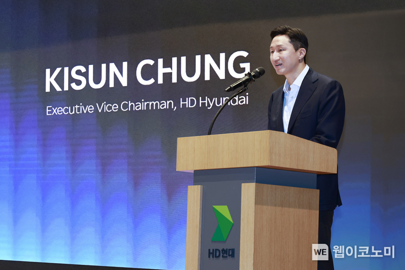 정기선 HD현대 수석부회장이 24일(화) HD현대 글로벌R&D센터에서 열린 '한·미 조선협력 전문가 포럼'에서 개회사를 하고 있다. (출처: HD현대) / 2025.06.24