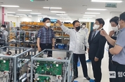 이동환, 한순간 사업 가로막힌 의료기기 업체 방문
