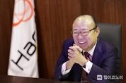 한화그룹 김승연 회장, 누리호 개발 참여 임직원 직접 격려