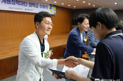 이승찬 계룡장학재단 이사장, 학생들의 꿈 응원하는 장학금 전달