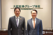신한금융 진옥동 회장의 올해 첫 해외 IR行, 한국 금융시장의 안정성과 신한금융의 밸류업 홍보