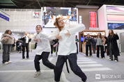[MWC25] KT, 미래형 스포츠와 케이팝 문화 선보여