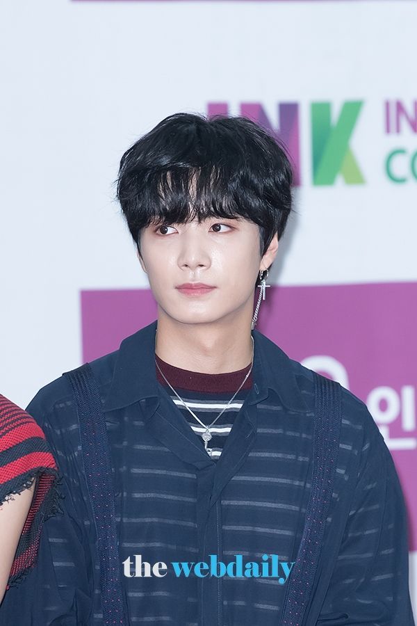 뉴이스트W 종현, 인천 2018 INK 콘서트 포토월 행사