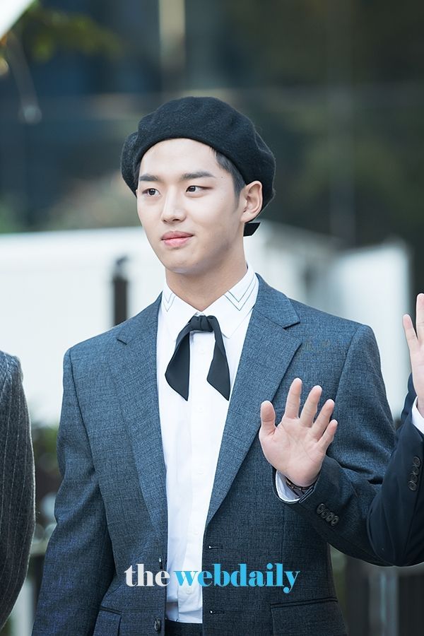 펜타곤 홍석, KBS 2TV 예능 프로그램 '배틀트립' 녹화 출근길 행사