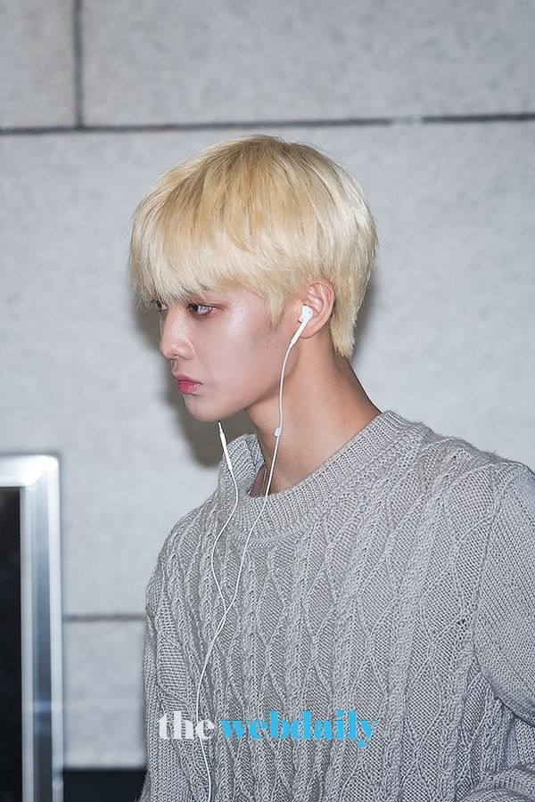 워너원(WannaOne) 배진영, 김포국제공항 국내선