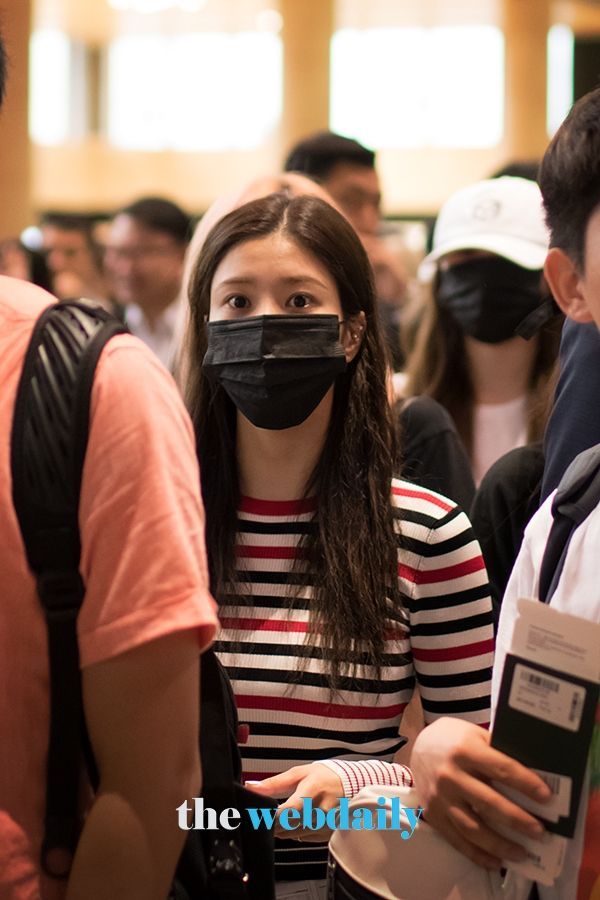 아이즈원(IZONE) 권은비, 김포국제공항 출국 현장