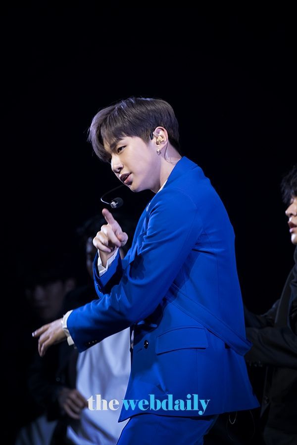 강다니엘, 솔로 앨범 'color on me' 발매기념 쇼케이스