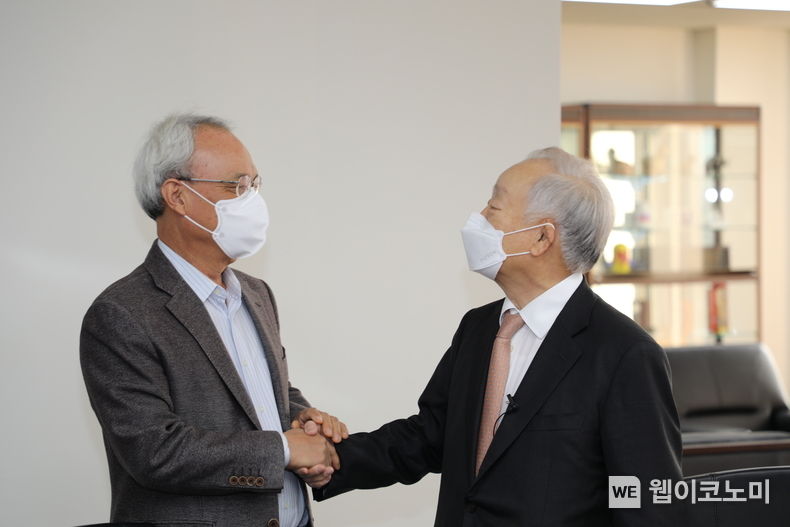 손경식 경총회장, 문성현 경사노위 위원장 방문... 손경식 경총회장, 문성현 경사노위 위원장 방문...