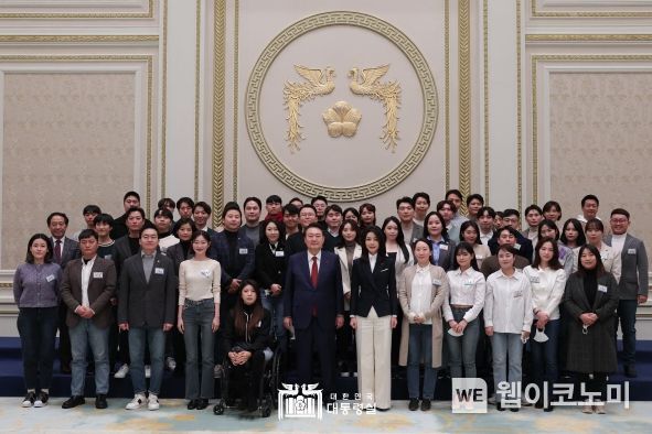 윤석열 대통령 부부, 청년과의 간담회