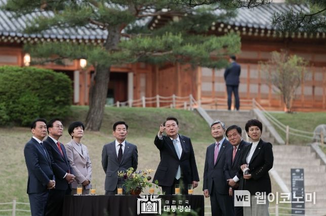 5월 12일 윤석열 대통령은 국회의장단 초청 만찬을 가졌다