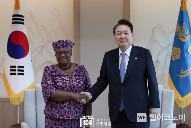 5월 23일 윤석열 대통령은 응고지 오콘조-이웰라 WTO 사무총장을 접견했다.