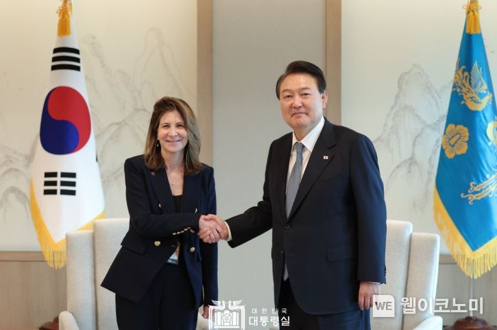 5월 31일 윤석열 대통령은 린다 밀스 美 뉴욕대 총장을 접견했다.