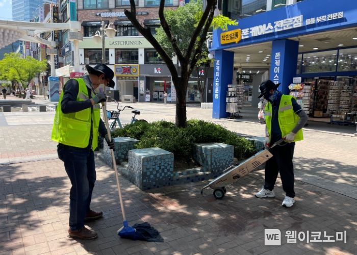 껌딱지네 이미지