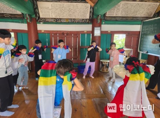 인천향교에서 전통문화로 교감하는 ‘가족 캠프’와 함께!