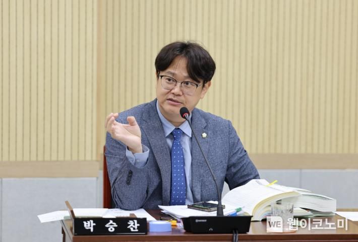 일관 이미지
